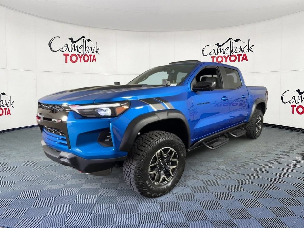 Used 2024 Chevrolet Colorado ZR2 w/ Technology Package AWD/4WD image 7