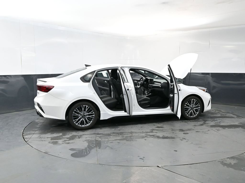 Certified 2023 Kia Forte GT-Line w/ GT-Line Premium Package FWD image 17