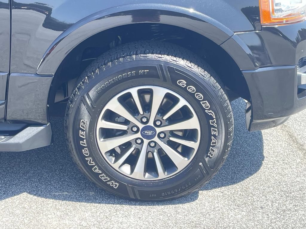 Used 2015 Ford Expedition XLT RWD image 10