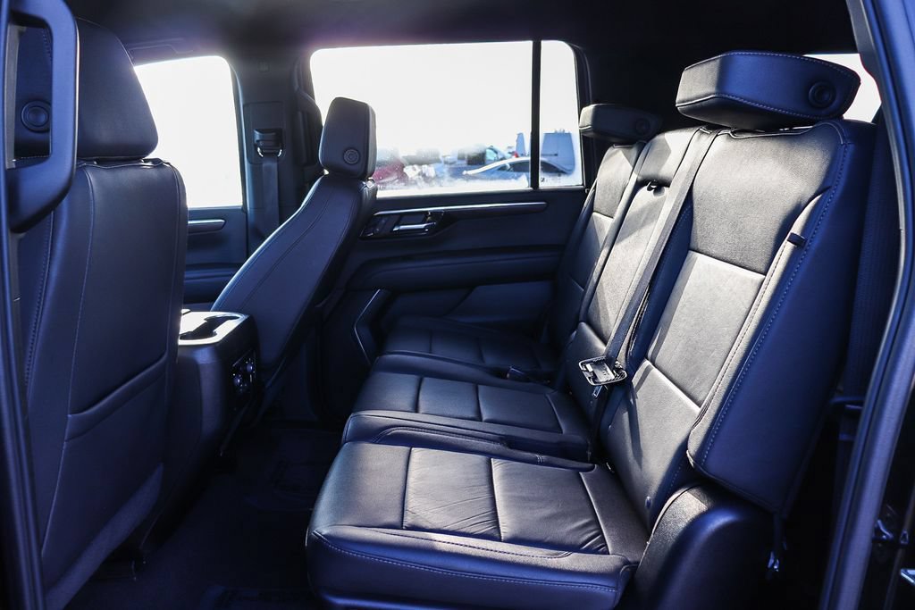 Used 2025 Chevrolet Suburban Z71 AWD/4WD image 21