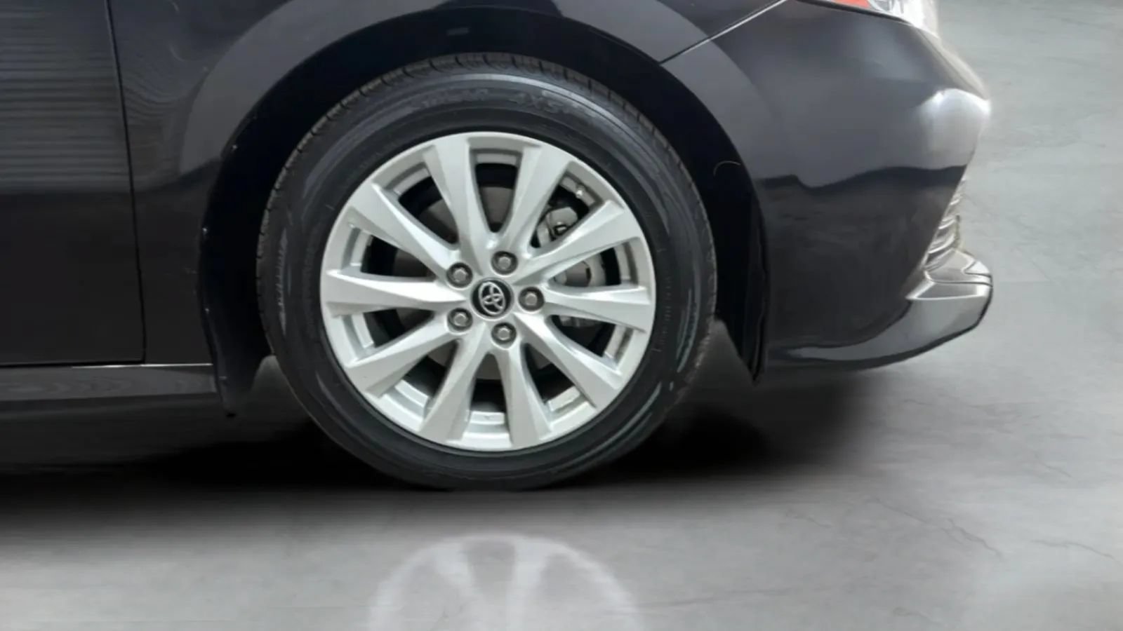Used 2018 Toyota Camry LE FWD image 25