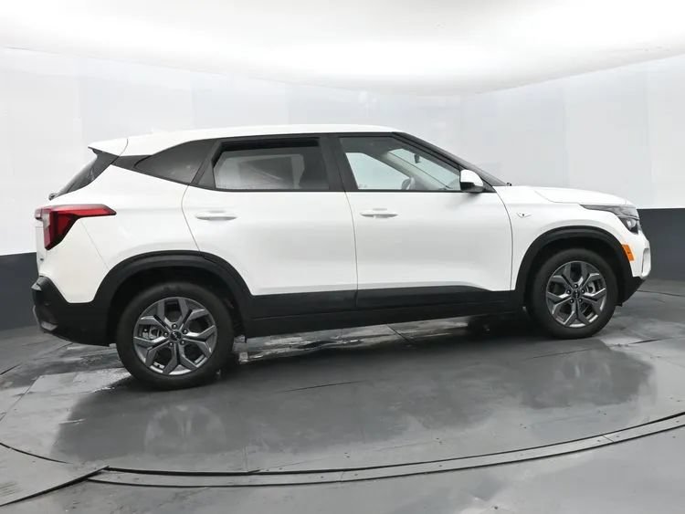 Used 2026 Kia Seltos LX AWD/4WD image 4