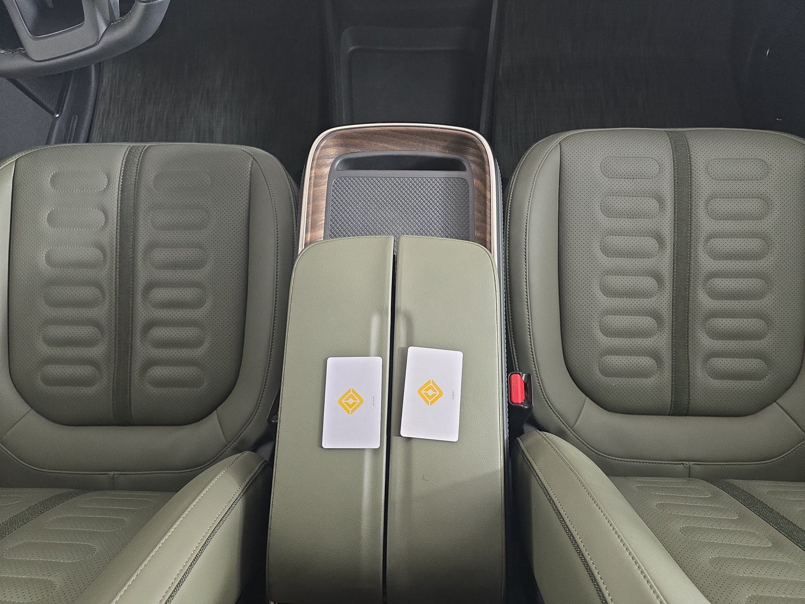 Used 2024 Rivian R1T Adventure Dual AWD/4WD image 29