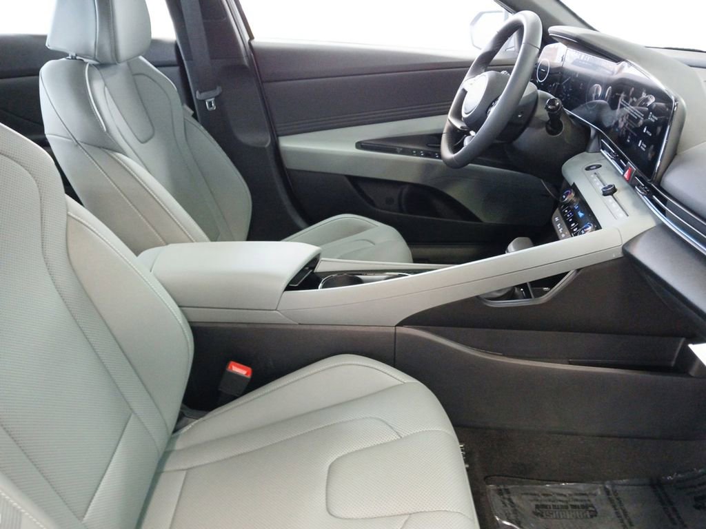 New 2026 Hyundai Elantra Limited FWD image 15