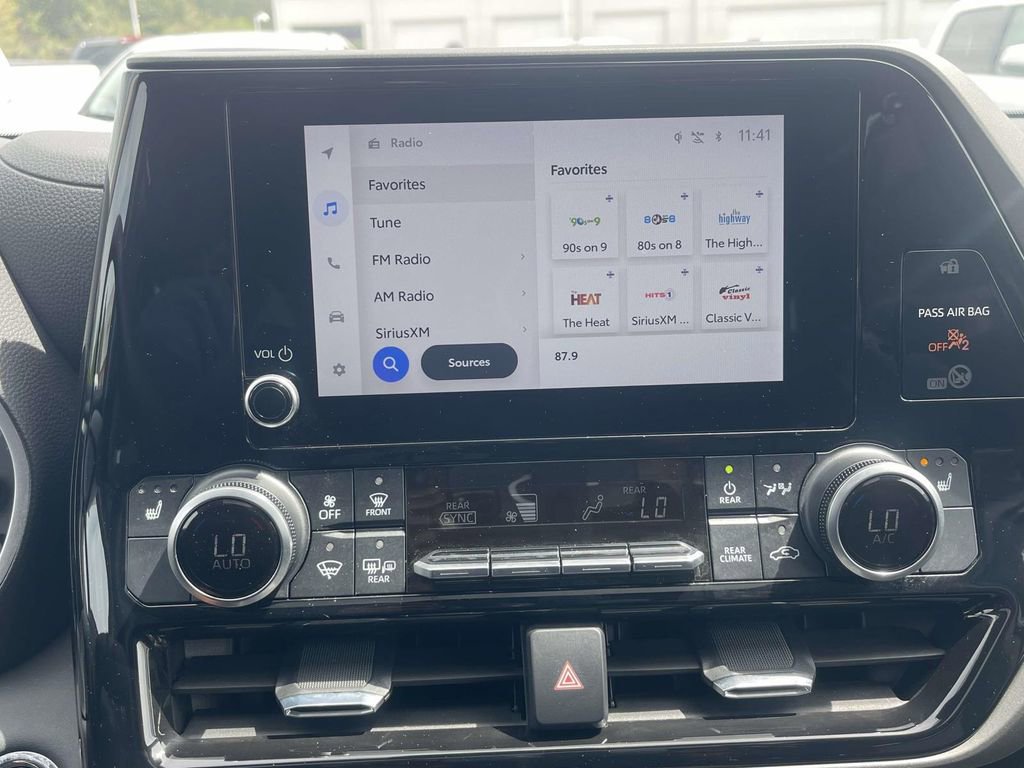 Used 2023 Toyota Highlander XLE image 29