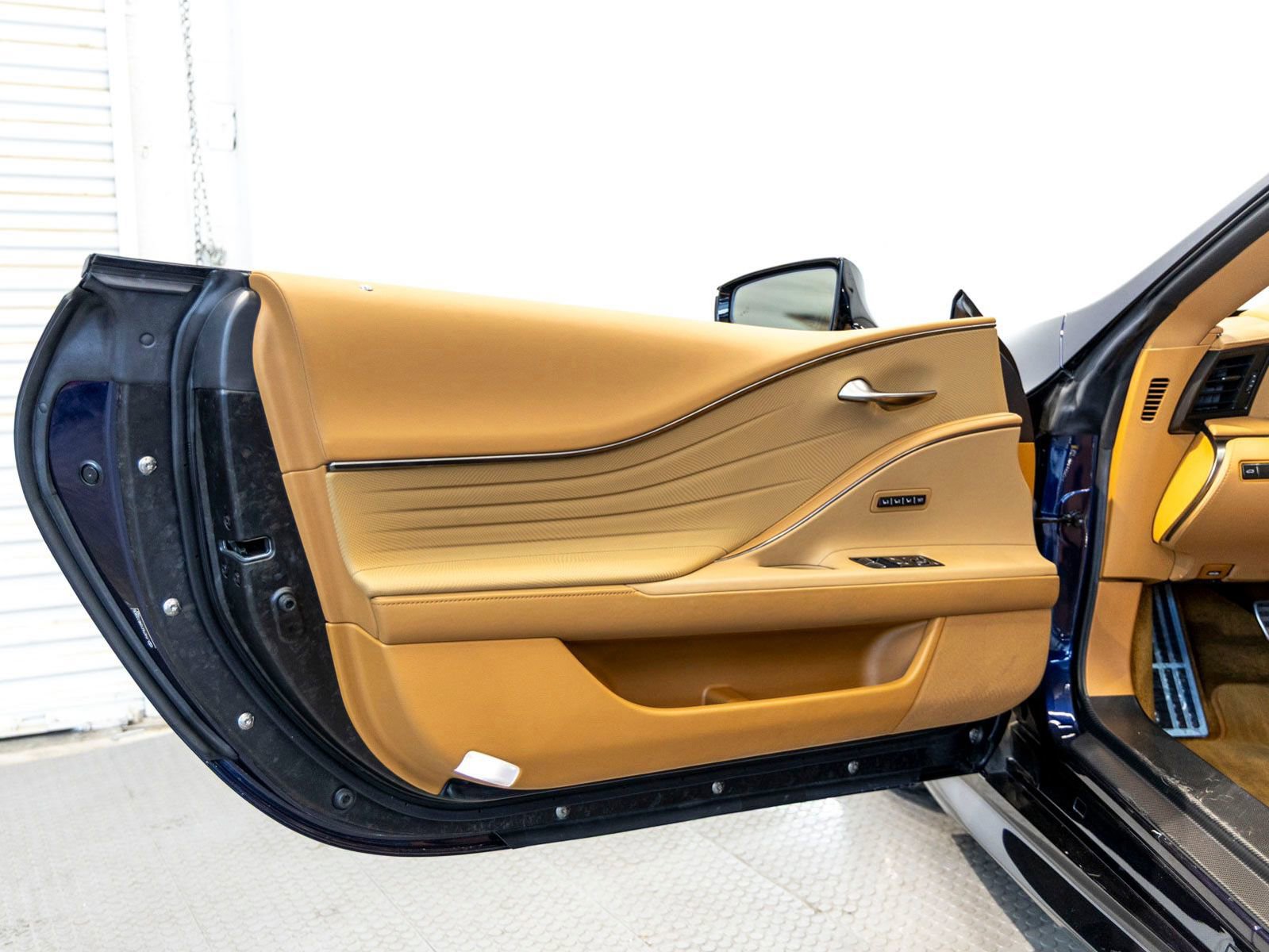 Used 2021 Lexus LC 500 Convertible image 13