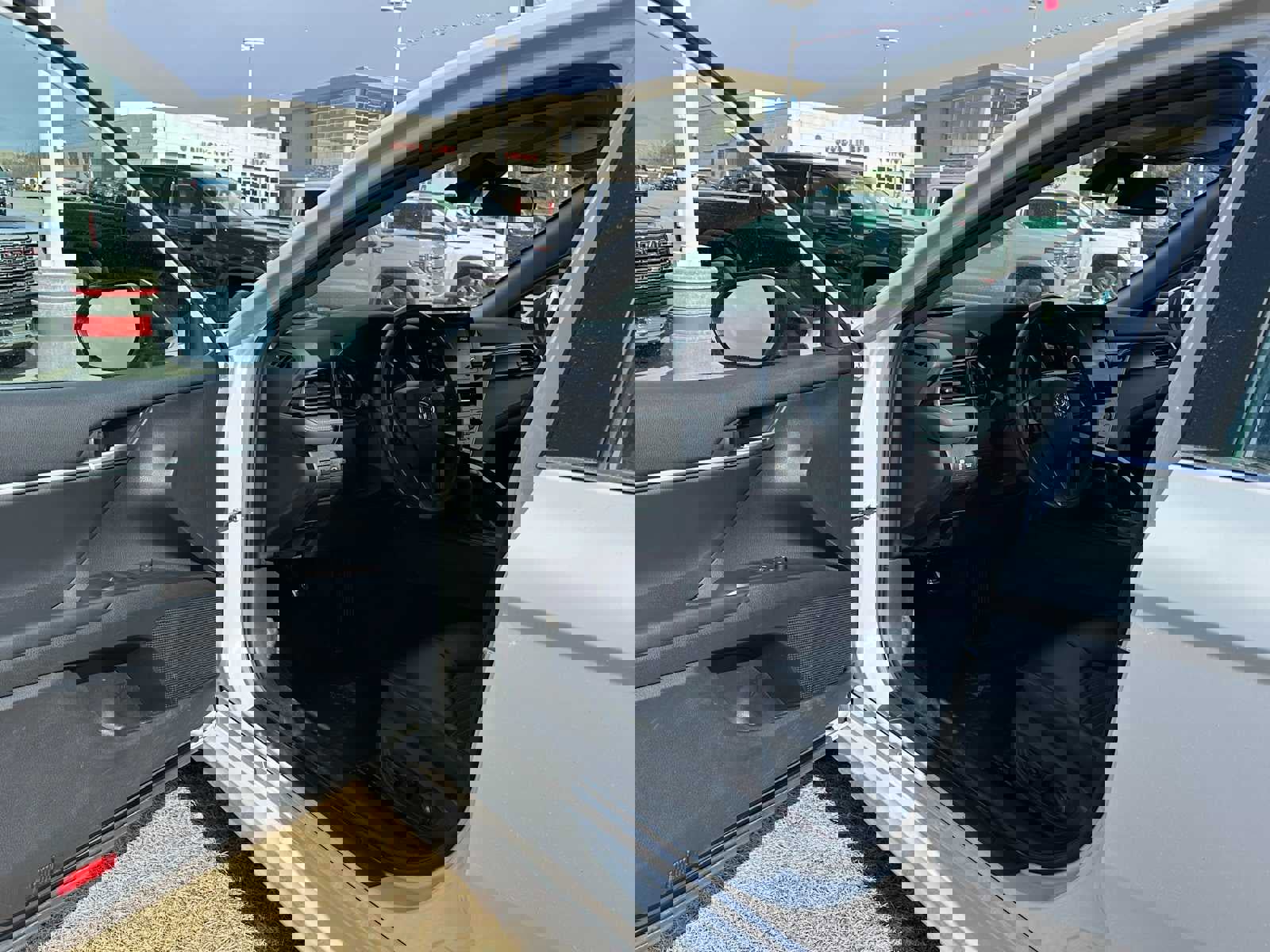 Used 2023 Toyota Camry SE image 19