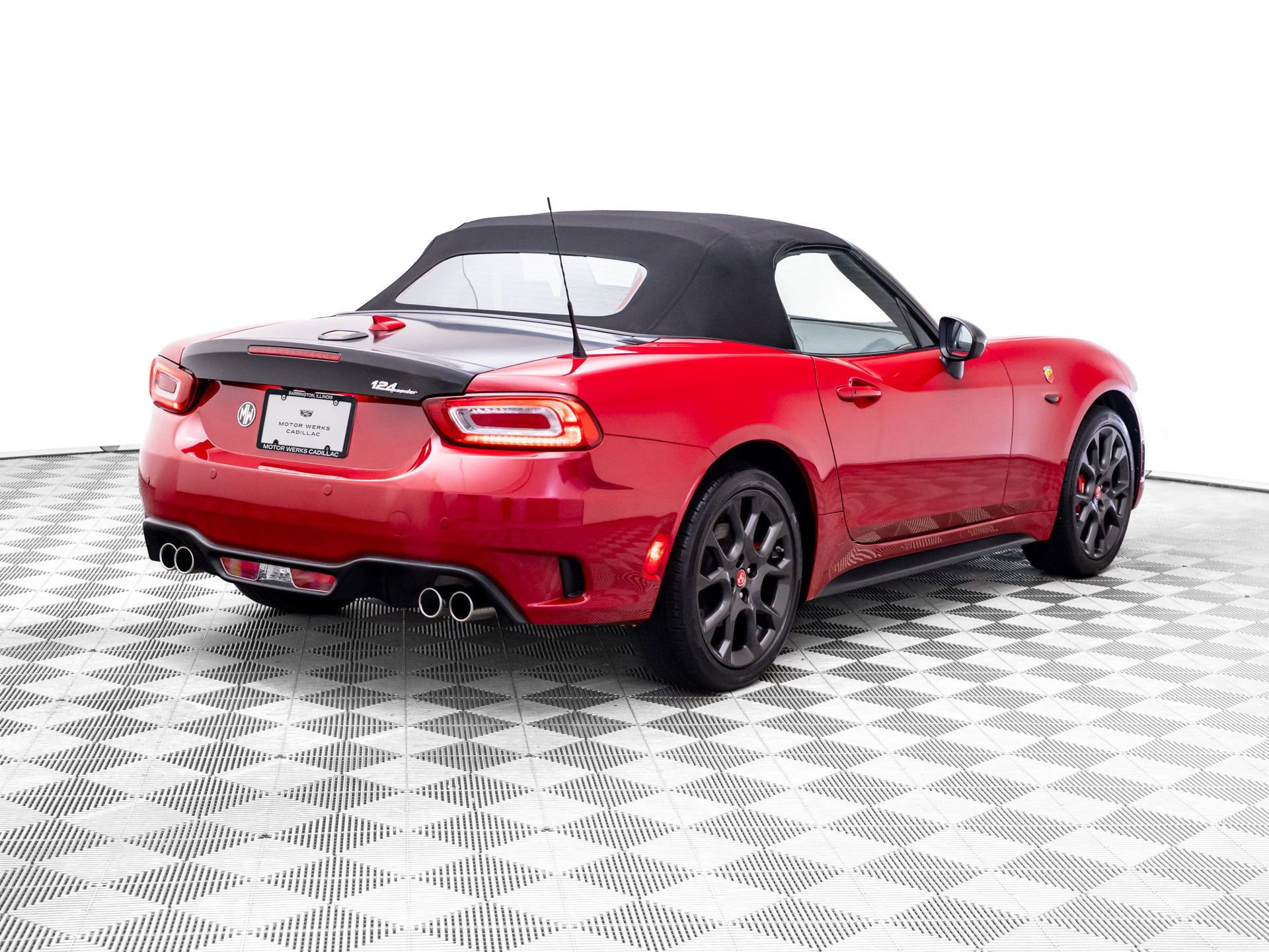 Used 2018 FIAT 124 Spider Abarth w/ Convenience Group RWD image 6