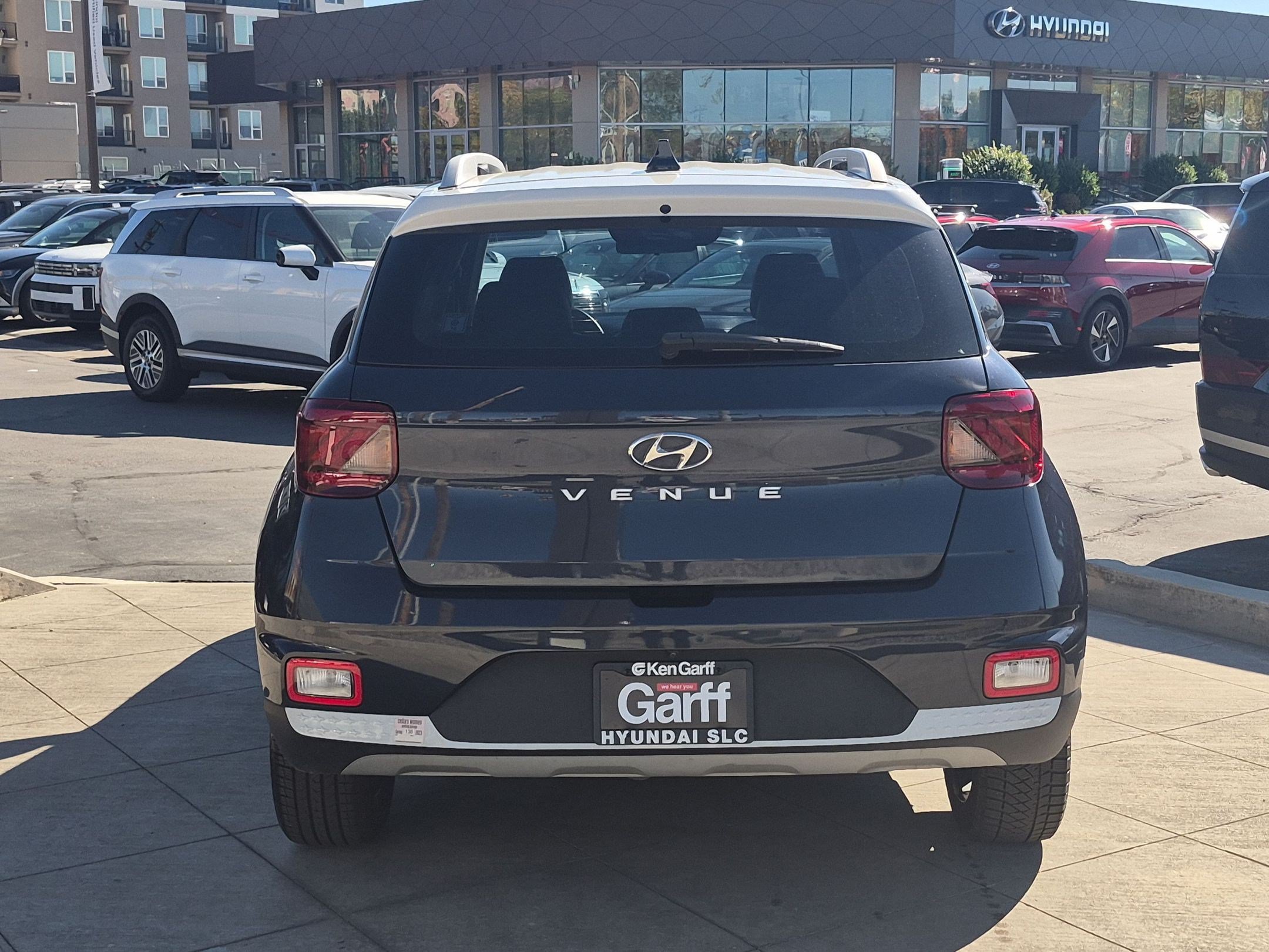 Used 2021 Hyundai Venue FWD image 5