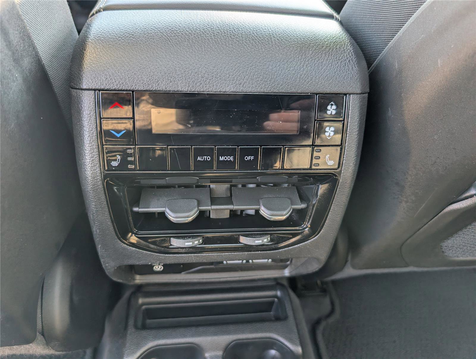 Used 2023 Jeep Grand Cherokee L Limited w/ Luxury Tech Group II image 17