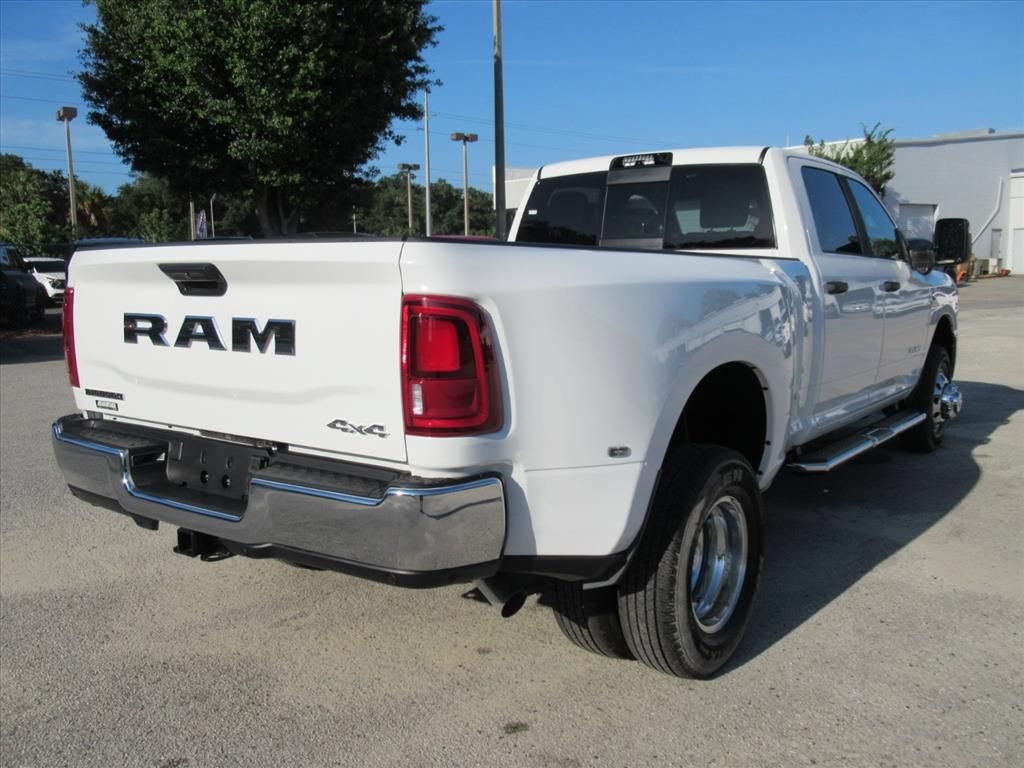 New 2026 RAM 3500 Big Horn AWD/4WD image 7