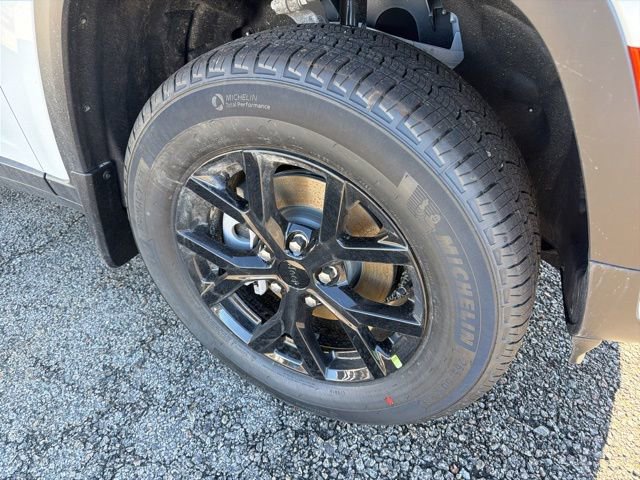 New 2026 Jeep Grand Cherokee Altitude image 9