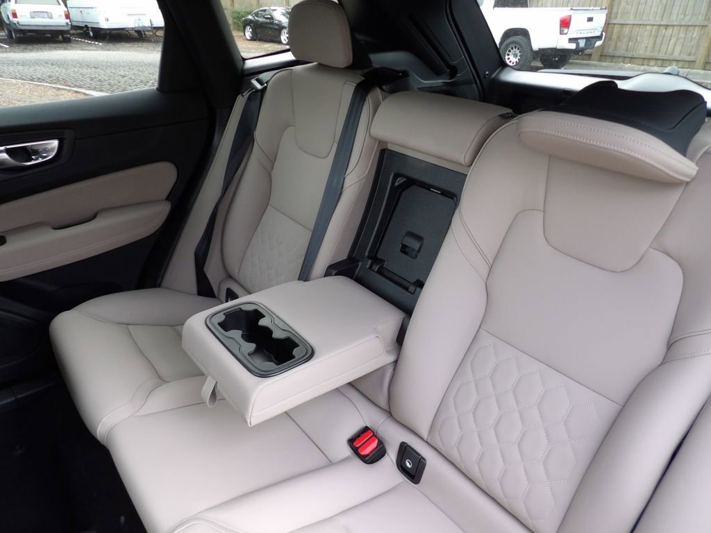 New 2026 Volvo XC60 T8 Core w/ Climate Package image 23