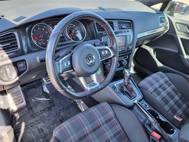 Used 2017 Volkswagen Golf S image 14