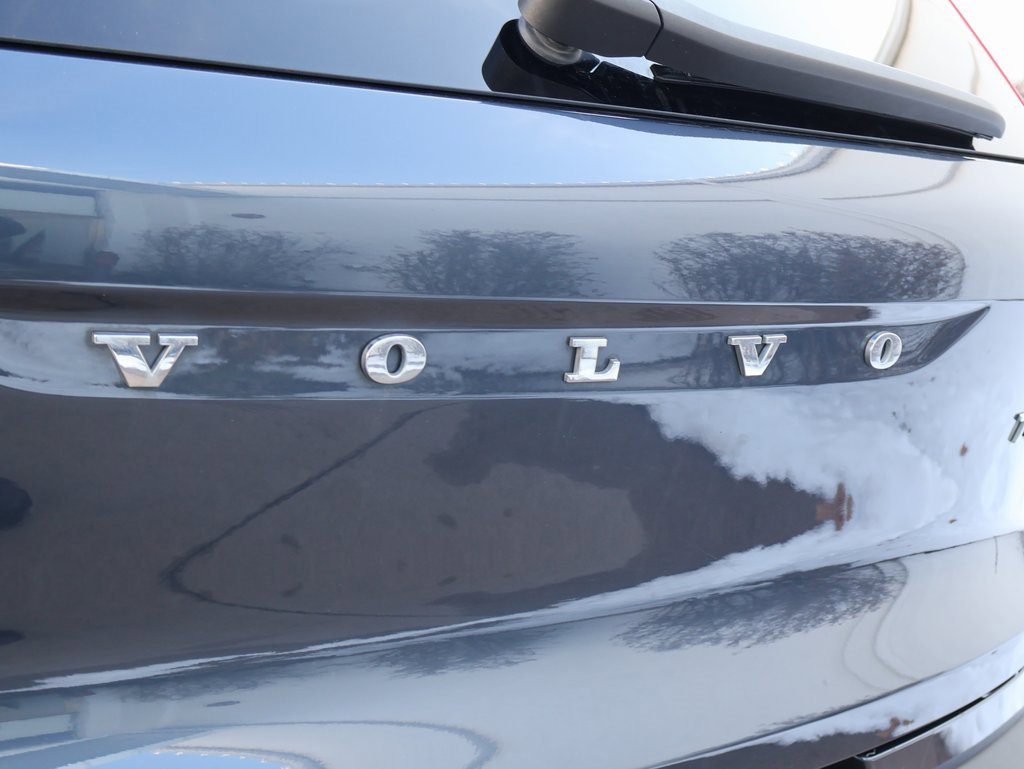 Used 2022 Volvo XC40 T5 Momentum image 20