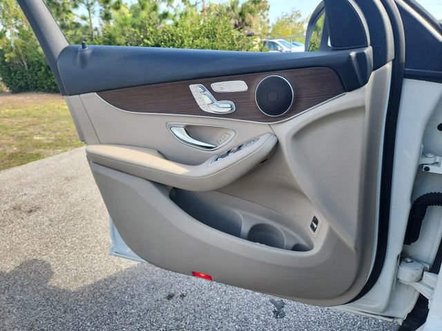 Used 2021 Mercedes-Benz GLC 300 4MATIC image 20