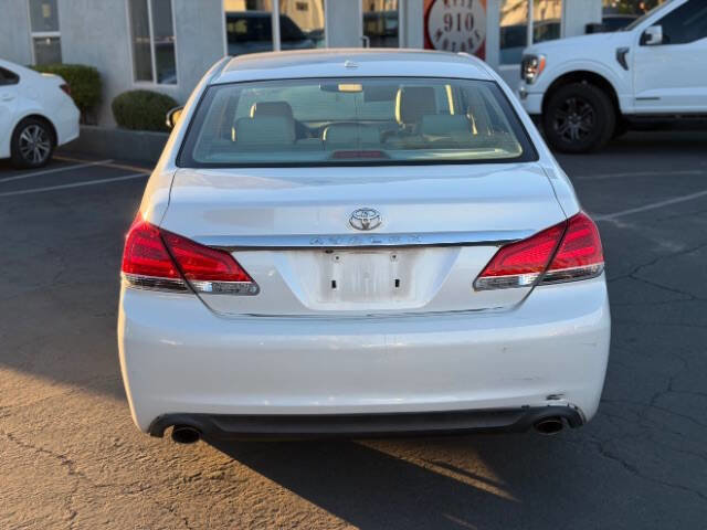 Used 2012 Toyota Avalon Limited image 4