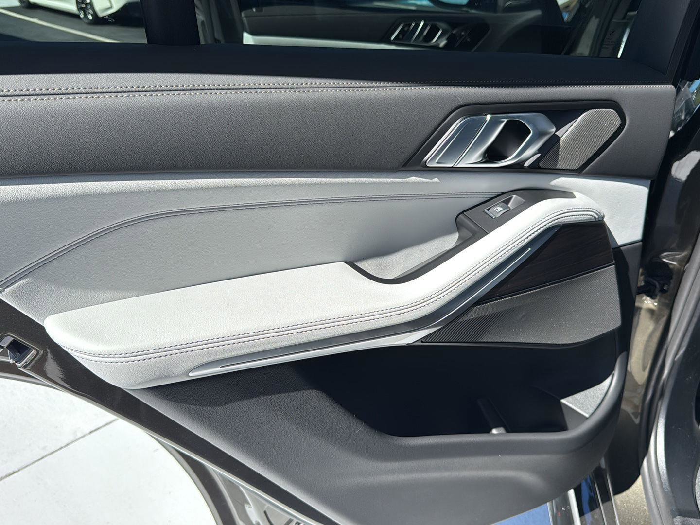 New 2026 BMW X5 M60i image 15