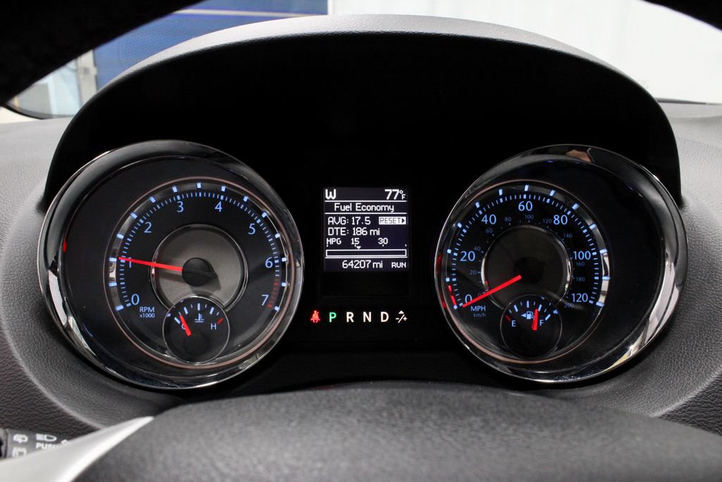 Used 2016 Chrysler Town & Country Touring FWD image 28