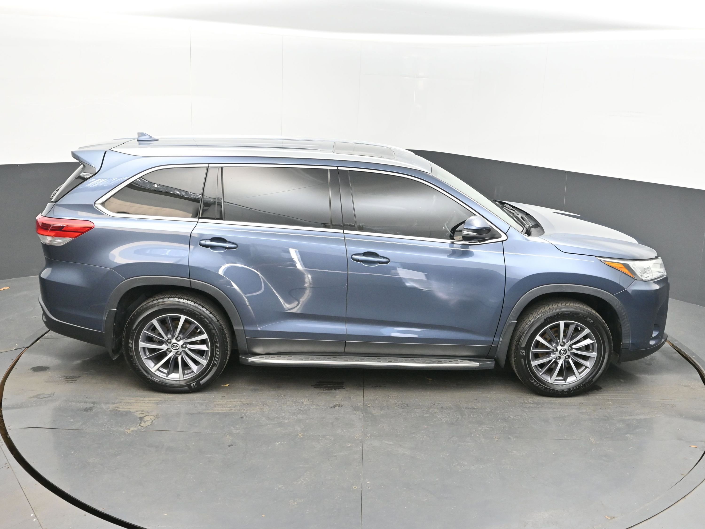 Used 2019 Toyota Highlander XLE image 24