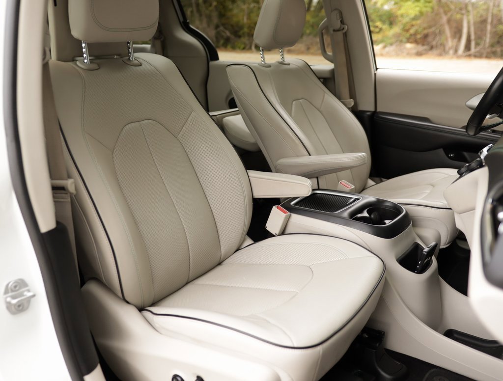 Used 2018 Chrysler Pacifica Limited w/ Advanced Safetytec Group image 38