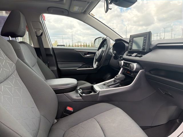 Used 2021 Toyota RAV4 XLE w/ Convenience Package image 32