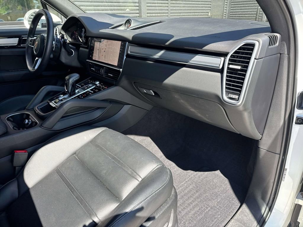 Certified 2023 Porsche Cayenne Platinum Edition image 17