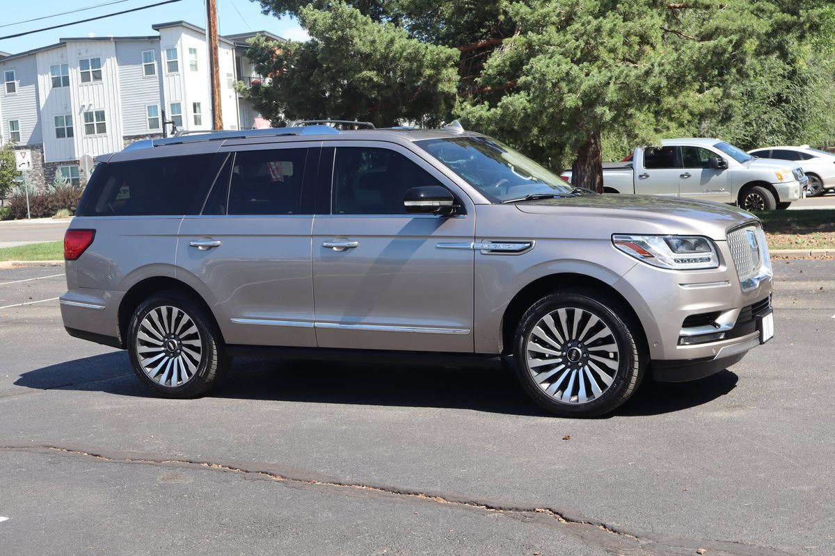 Used 2018 Lincoln Navigator Reserve w/ Technology Package AWD/4WD image 2
