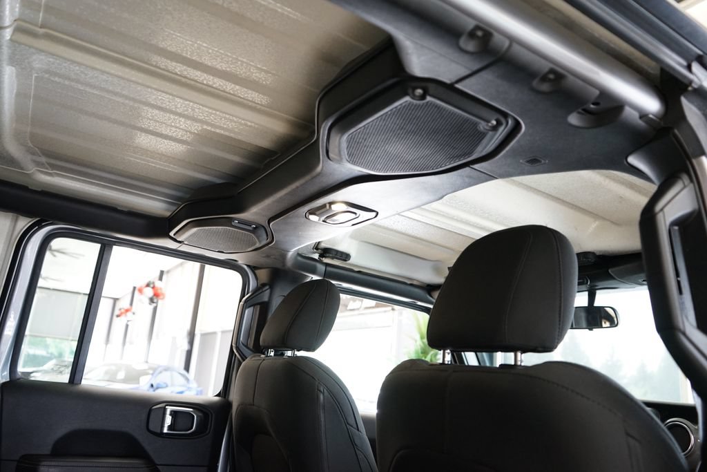 Used 2021 Jeep Wrangler Unlimited Sahara AWD/4WD image 12
