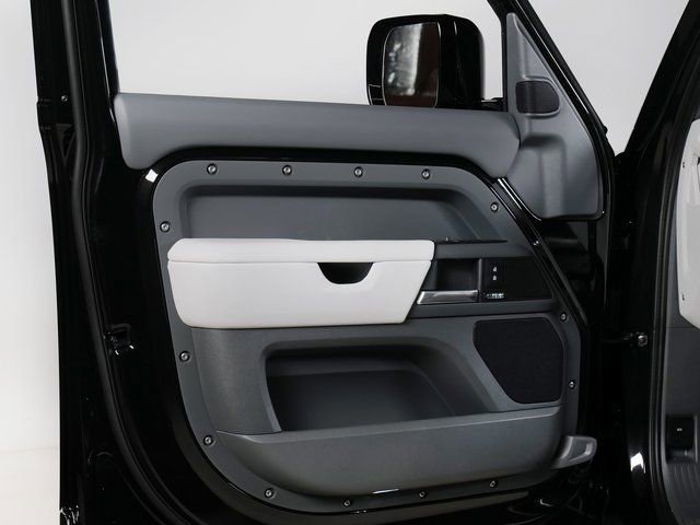 New 2026 Land Rover Defender 110 X-Dynamic SE AWD/4WD image 24