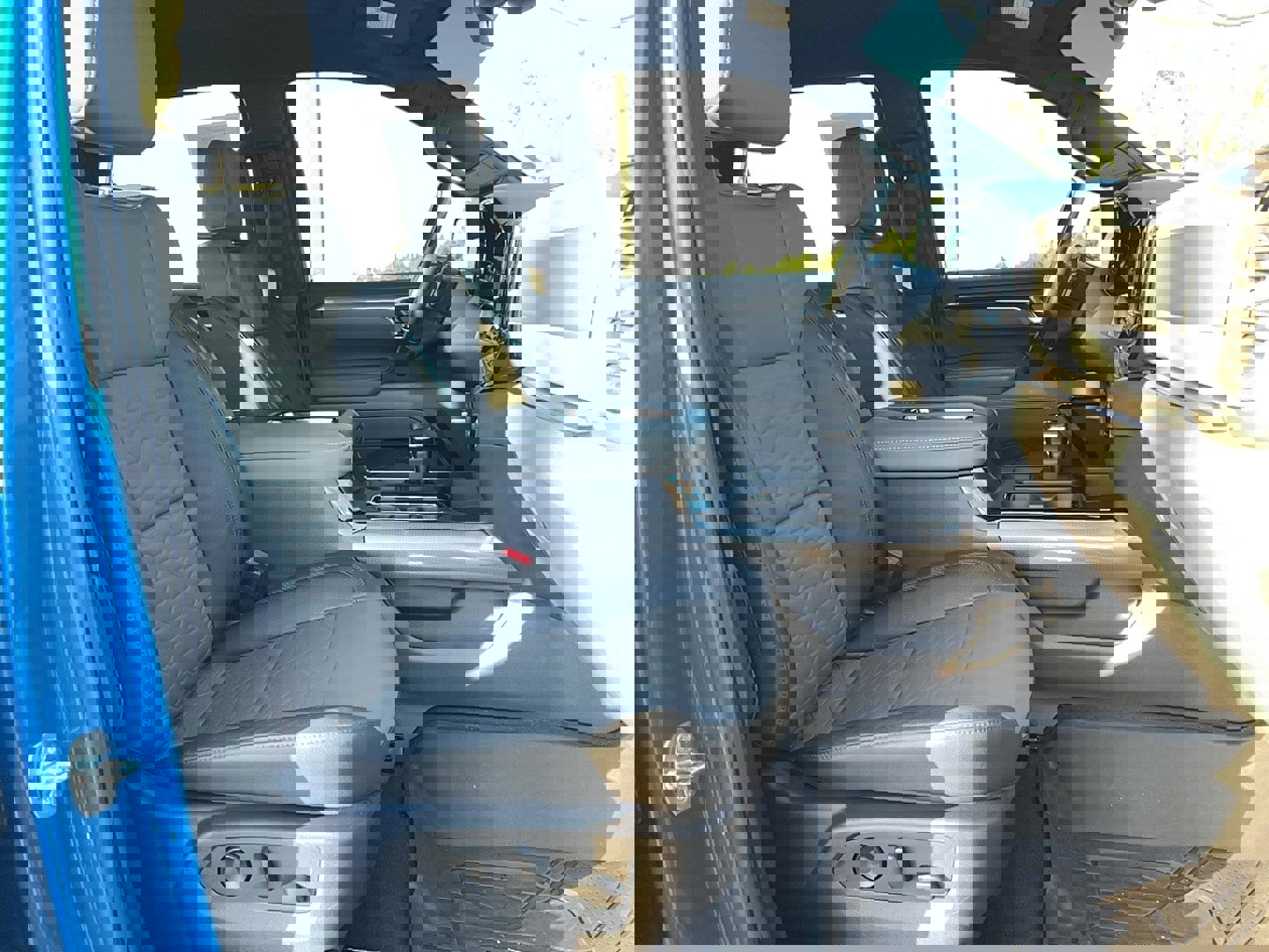 Used 2022 Chevrolet Silverado 1500 ZR2 image 25