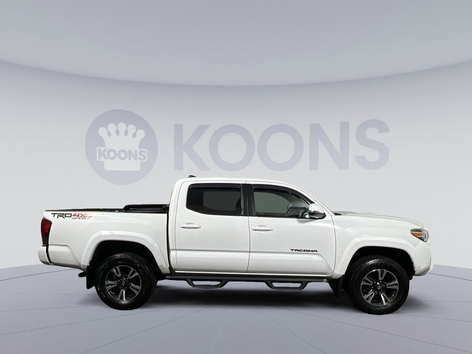 Used 2016 Toyota Tacoma TRD Sport w/ Towing Package image 8