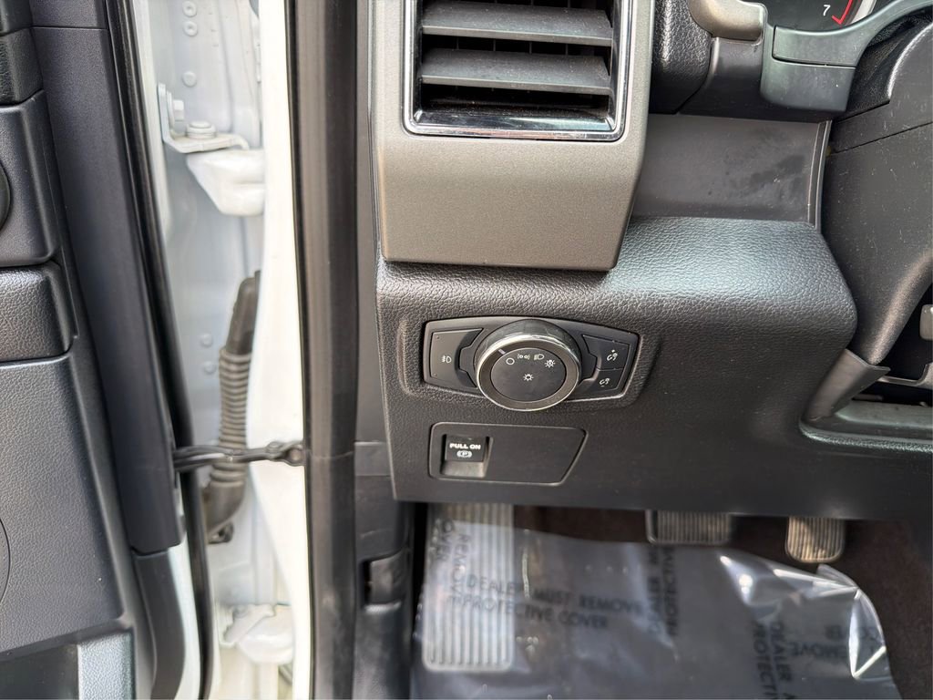 Used 2020 Ford Expedition XLT image 18