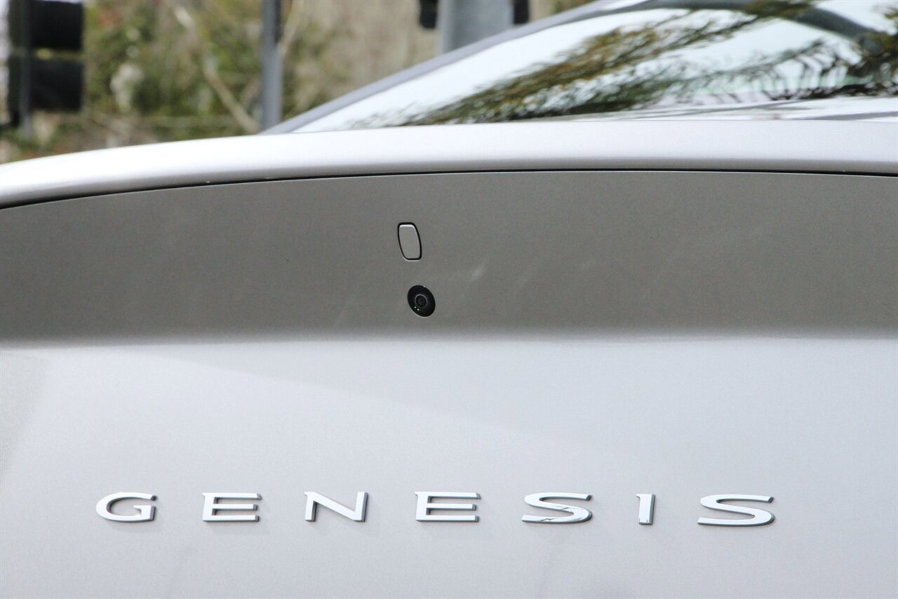 Used 2022 Genesis G70 2.0T RWD image 13