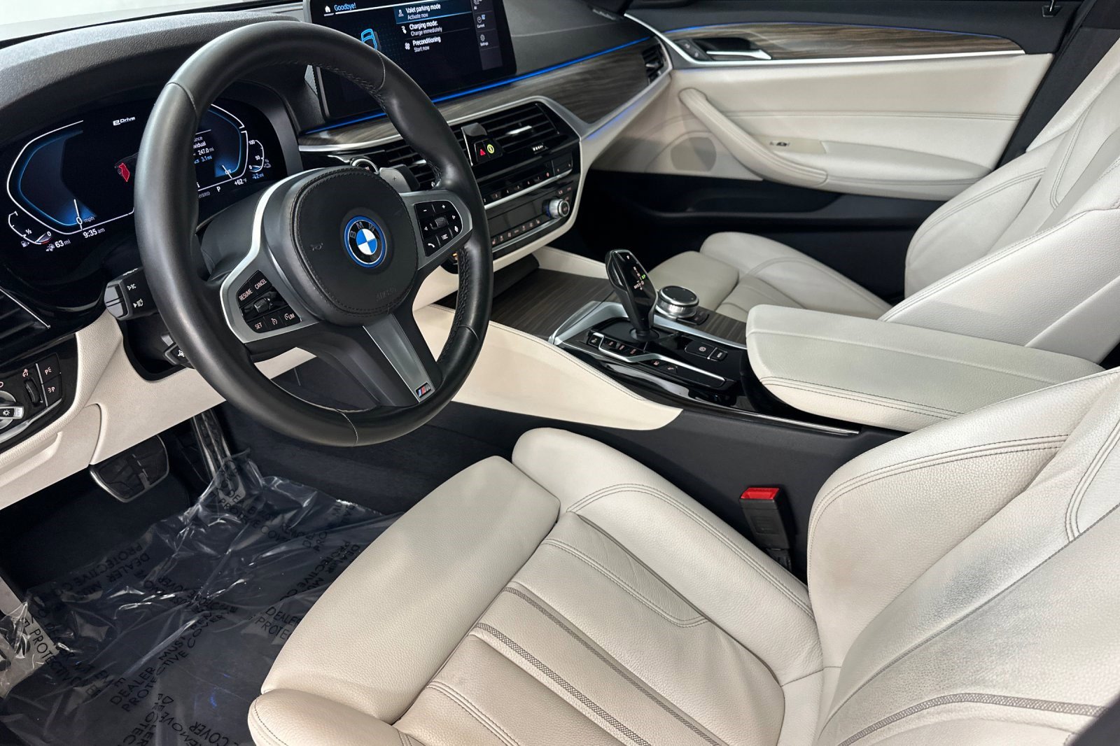 Certified 2023 BMW 530e w/ M Sport Package image 4