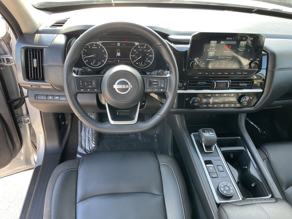 Used 2025 Nissan Pathfinder SL AWD/4WD image 25