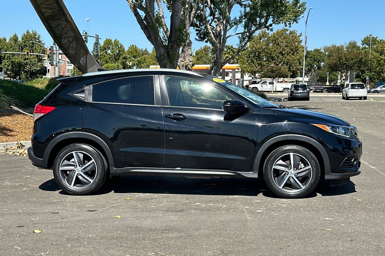 Used 2021 Honda HR-V EX-L image 3