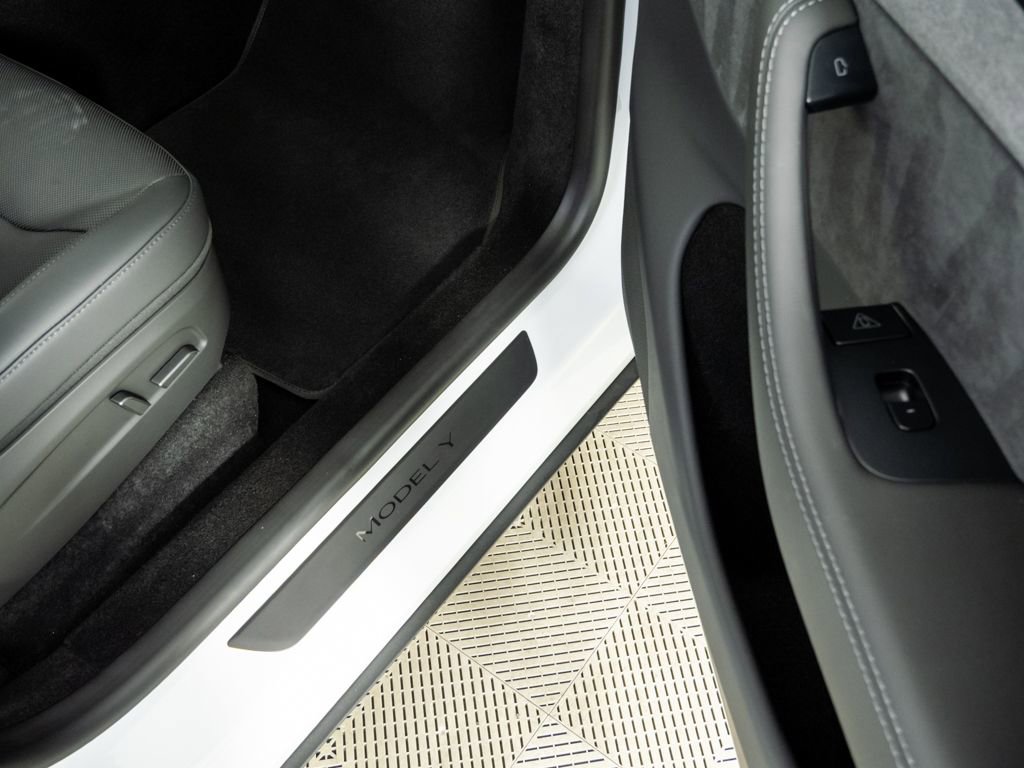 Used 2026 Tesla Model Y Long Range image 24