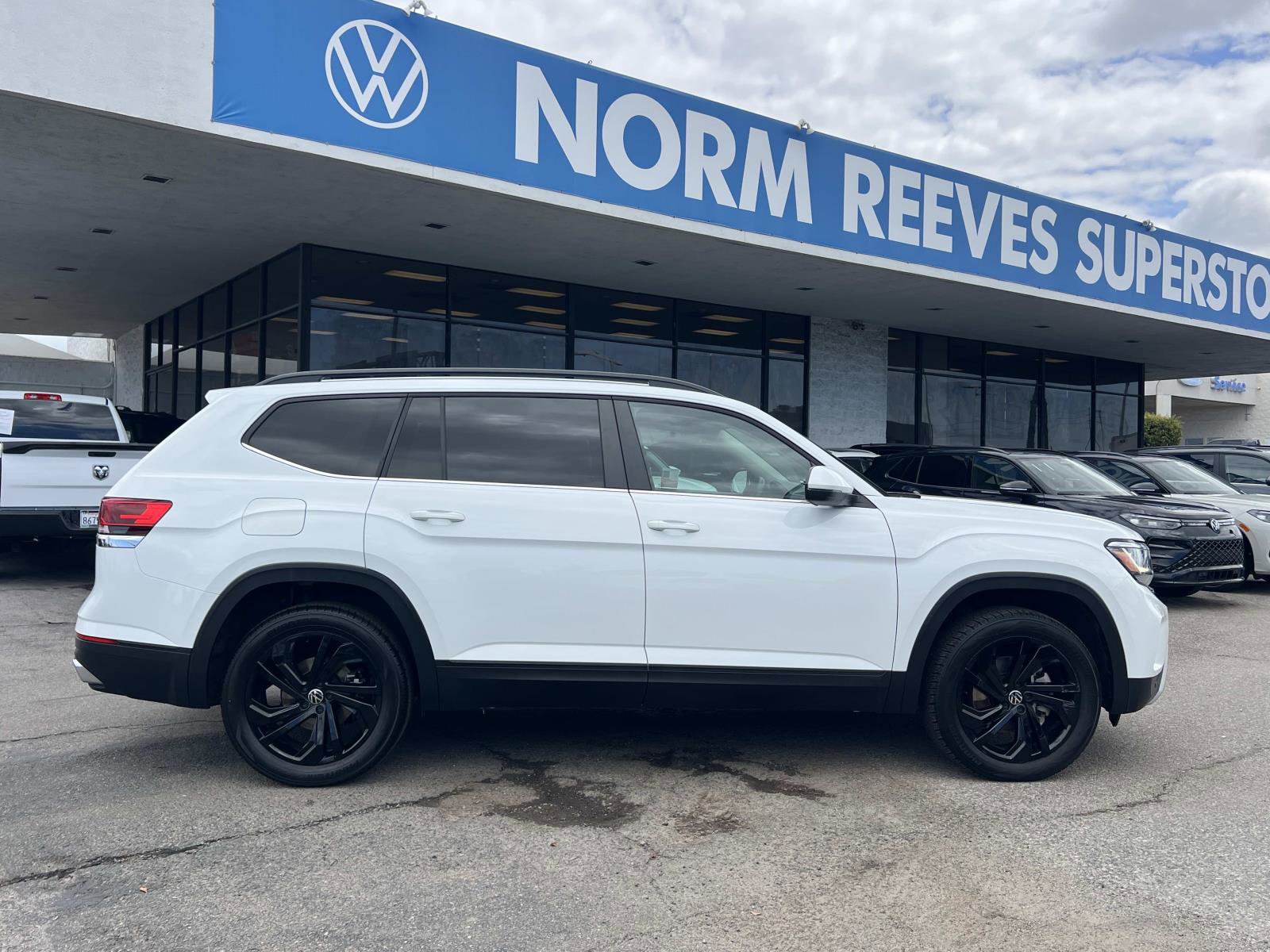 Used 2023 Volkswagen Atlas SE w/ Black Wheel Package AWD/4WD image 25