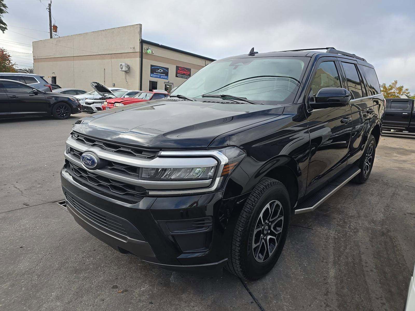 Used 2024 Ford Expedition XLT image 1