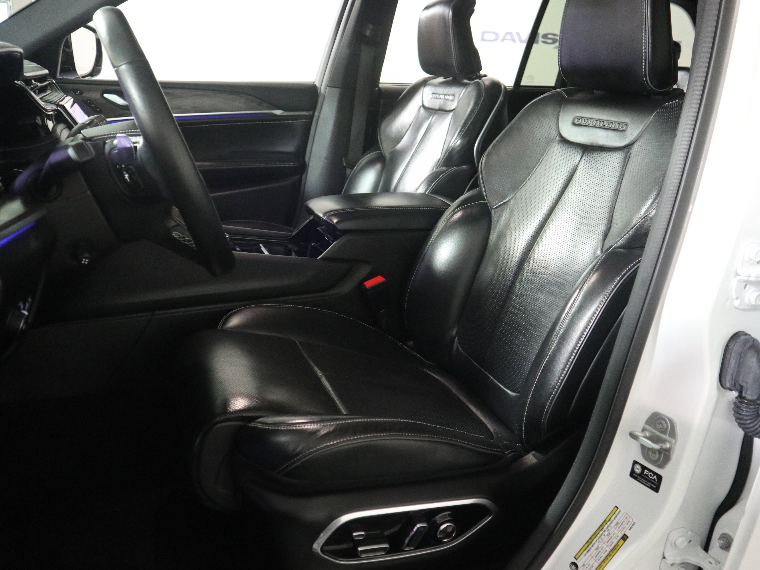 Certified 2022 Jeep Grand Cherokee Overland w/ Luxury Tech Group IV image 22