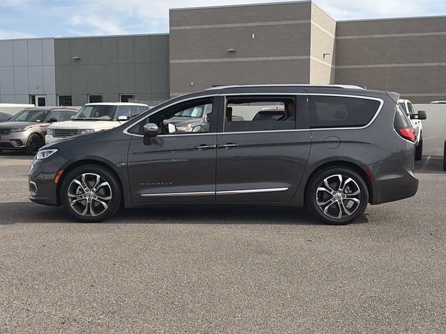 Used 2022 Chrysler Pacifica Pinnacle image 9