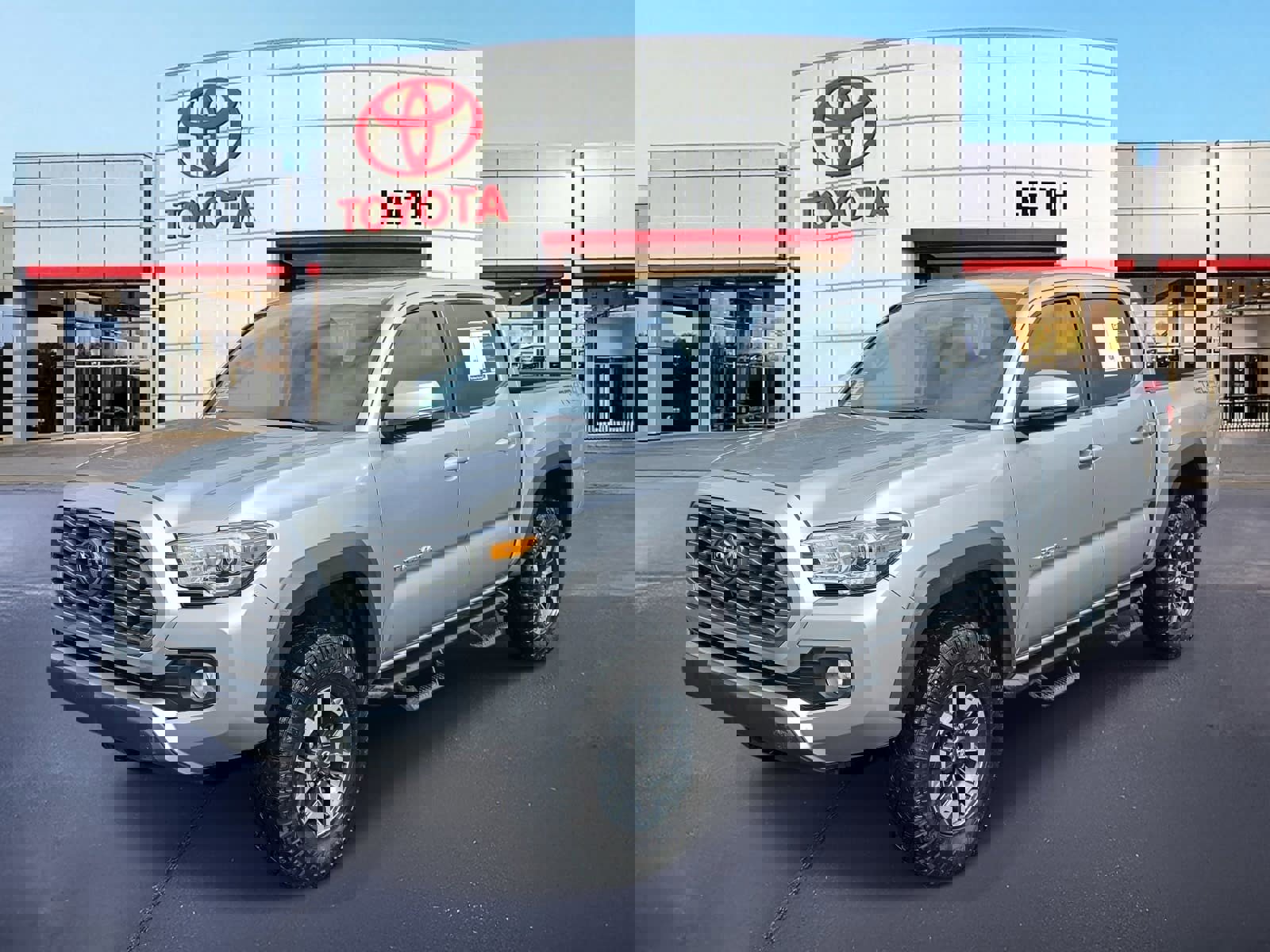Used 2023 Toyota Tacoma TRD Off-Road image 1