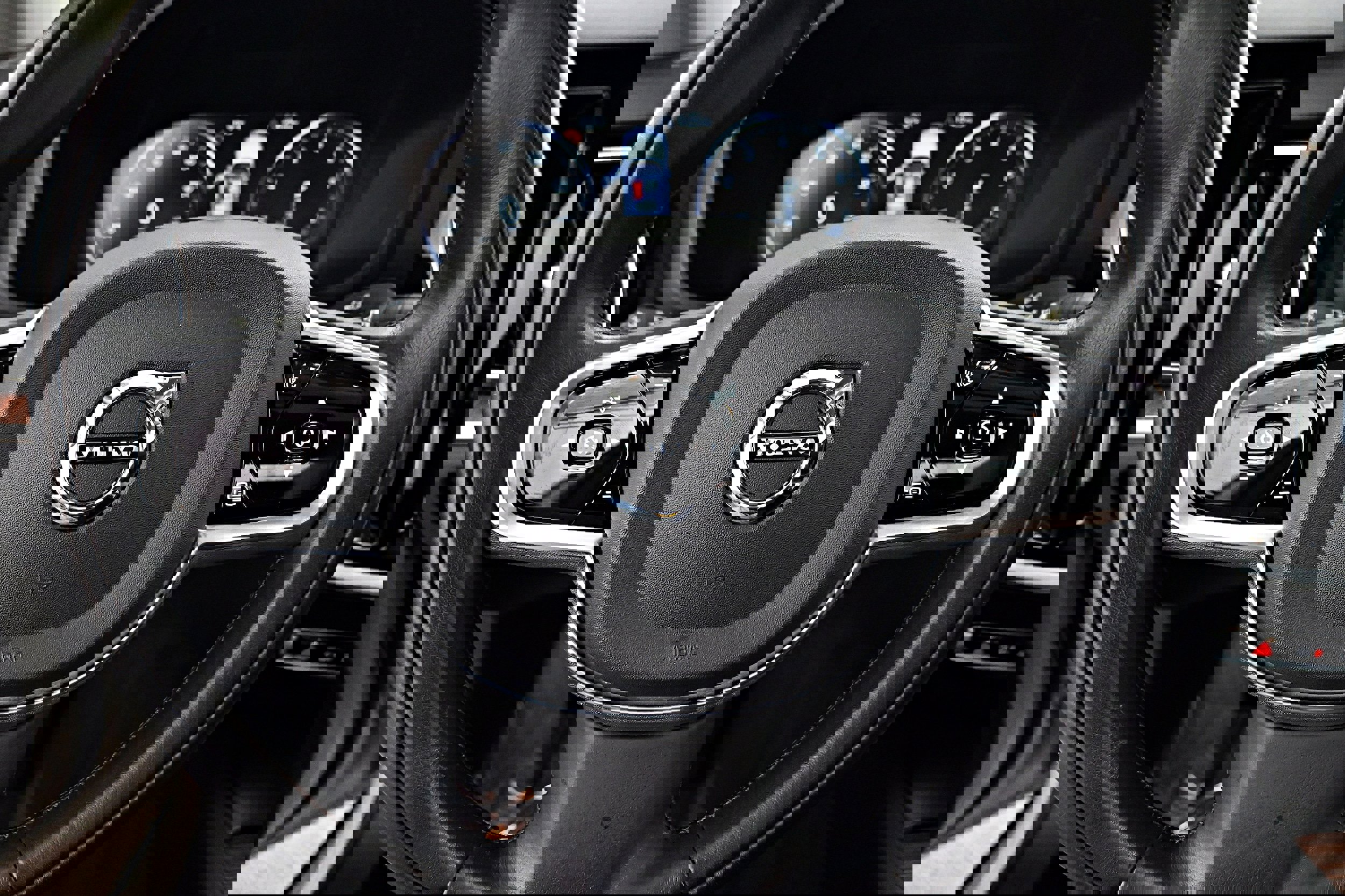 Used 2019 Volvo S60 T6 Momentum w/ Multimedia Package image 7