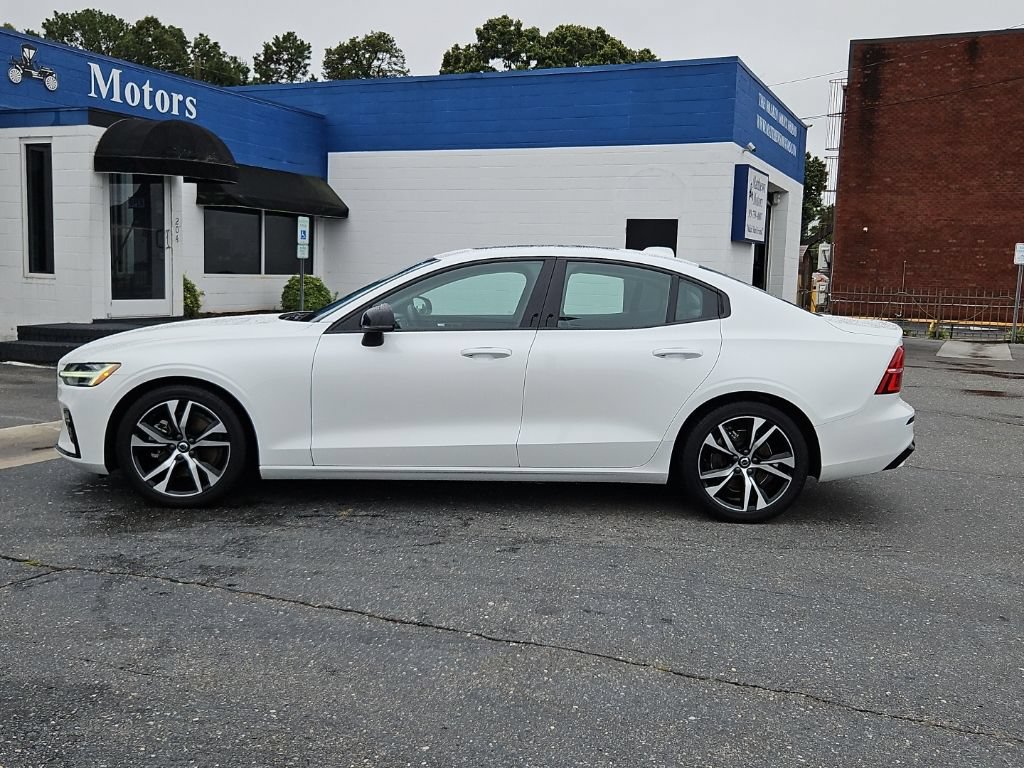 Used 2024 Volvo S60 B5 Core AWD/4WD image 4