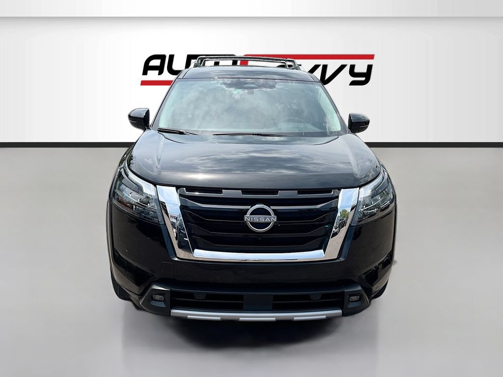 Used 2025 Nissan Pathfinder SL AWD/4WD image 2