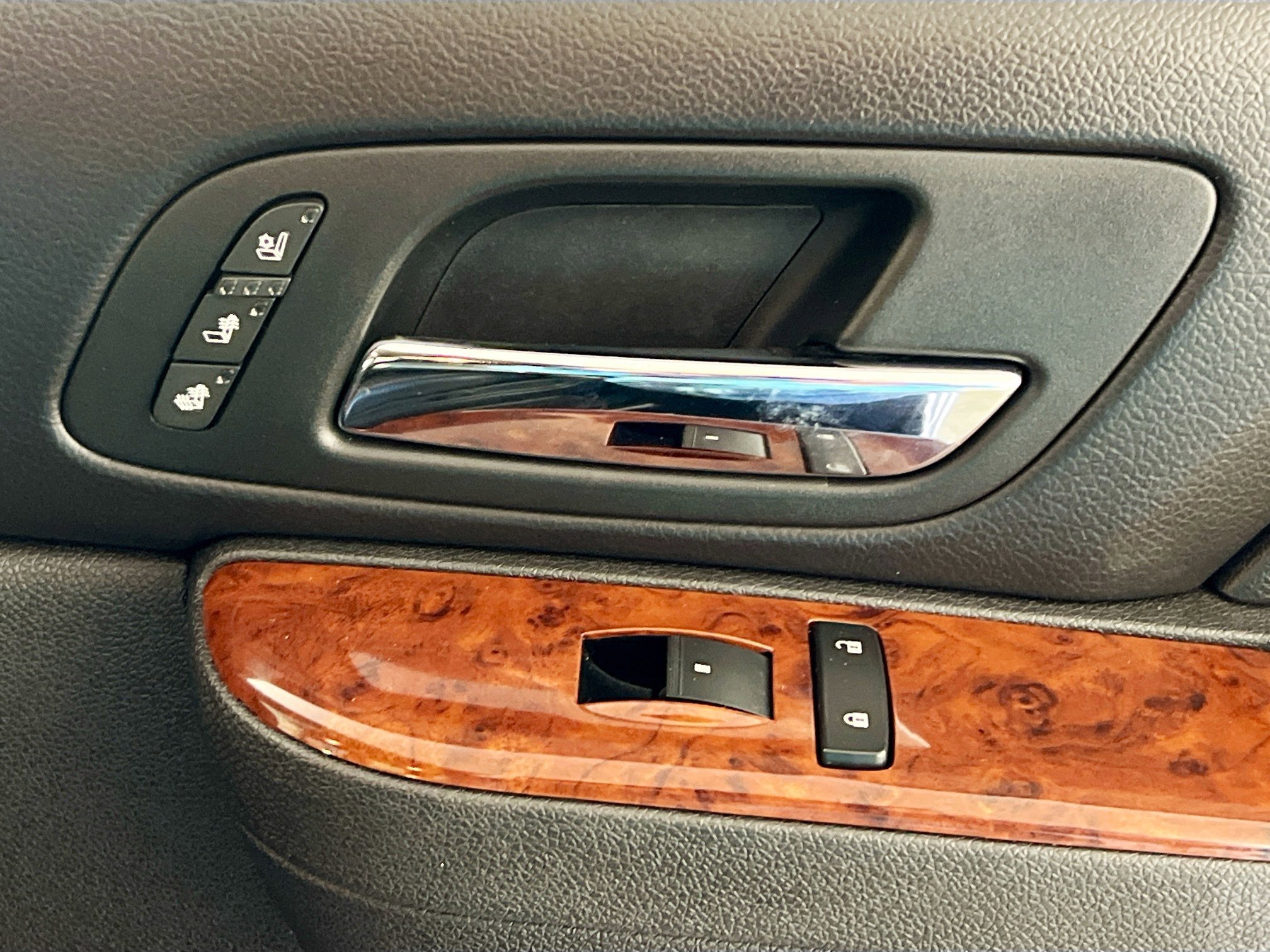 Used 2012 Chevrolet Avalanche LTZ image 29