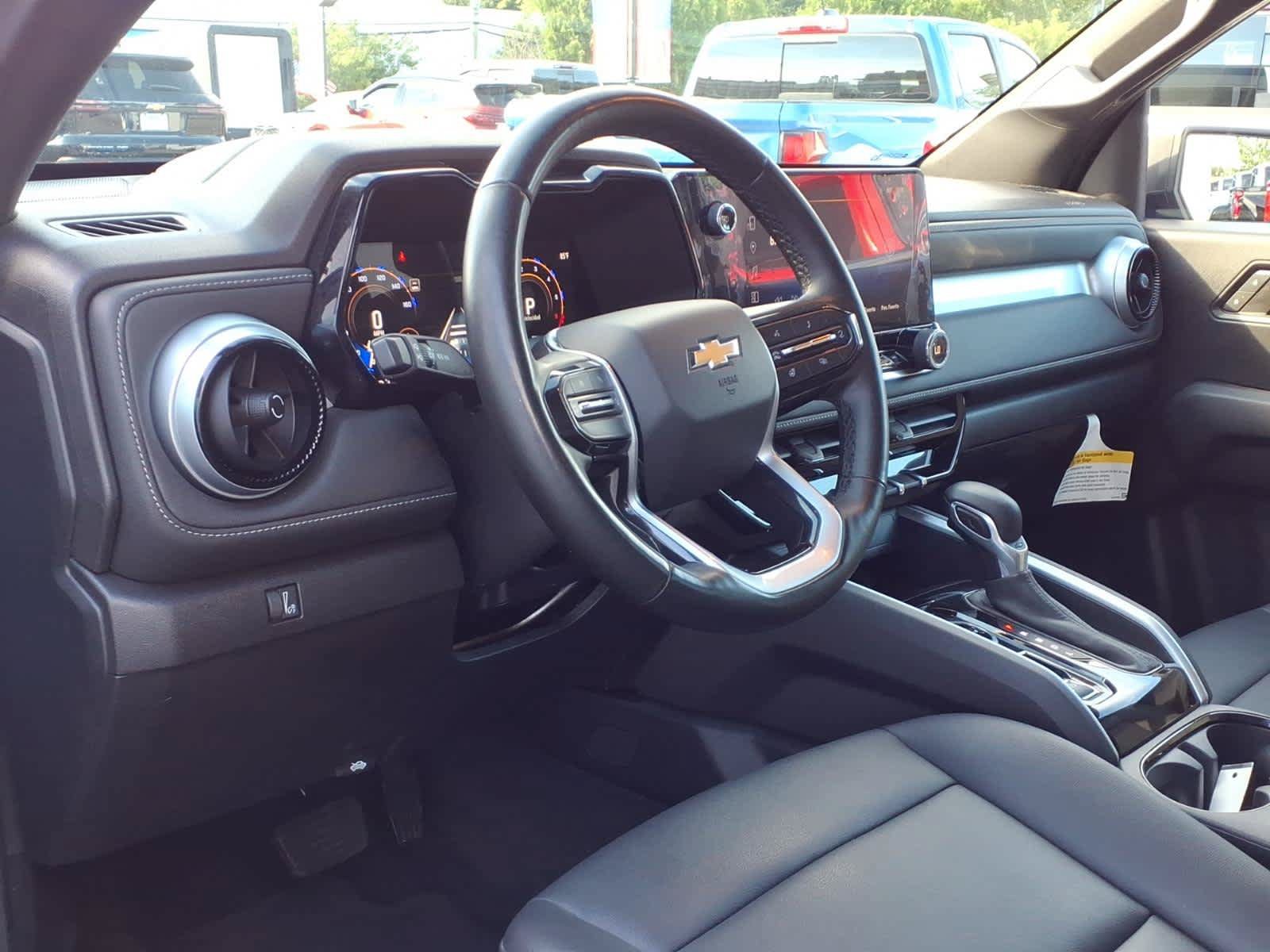 Used 2024 Chevrolet Colorado LT w/ LT Convenience Package III AWD/4WD image 9
