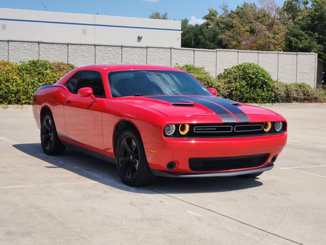 Used 2018 Dodge Challenger SXT RWD image 3