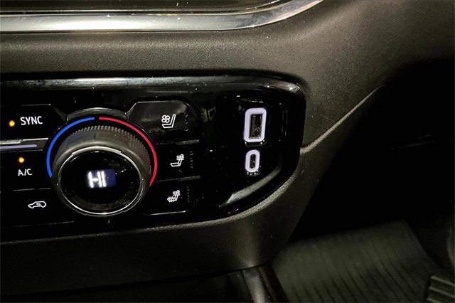 Certified 2024 Chevrolet Silverado 1500 High Country w/ Technology Package image 26